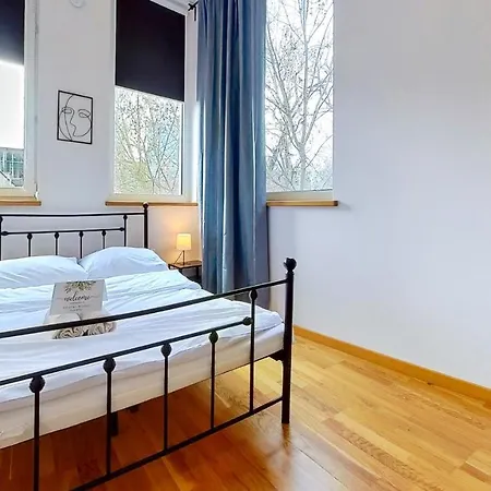 Апартаменти Roomspoznan Pl - I Polwiejska 20 - 24h Self Check-in Познань