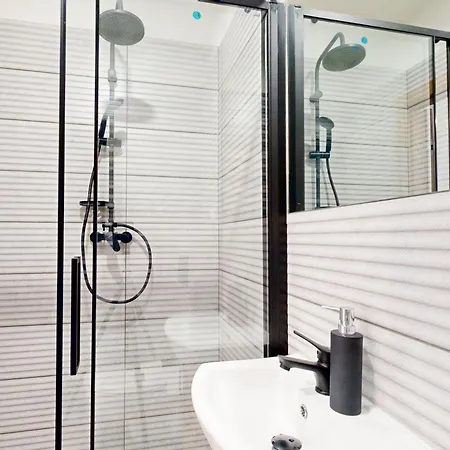 Апартаменти Roomspoznan Pl - I Polwiejska 20 - 24h Self Check-in Познань