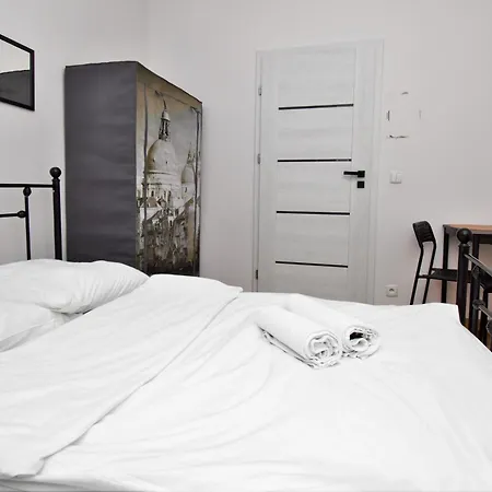 Апартаменти Roomspoznan Pl - I Polwiejska 20 - 24h Self Check-in *